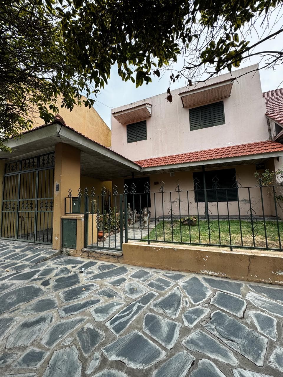 🏡 VENTA | Casa ubicada en Mariano Moreno 📍 Republica del Libano N°2778
