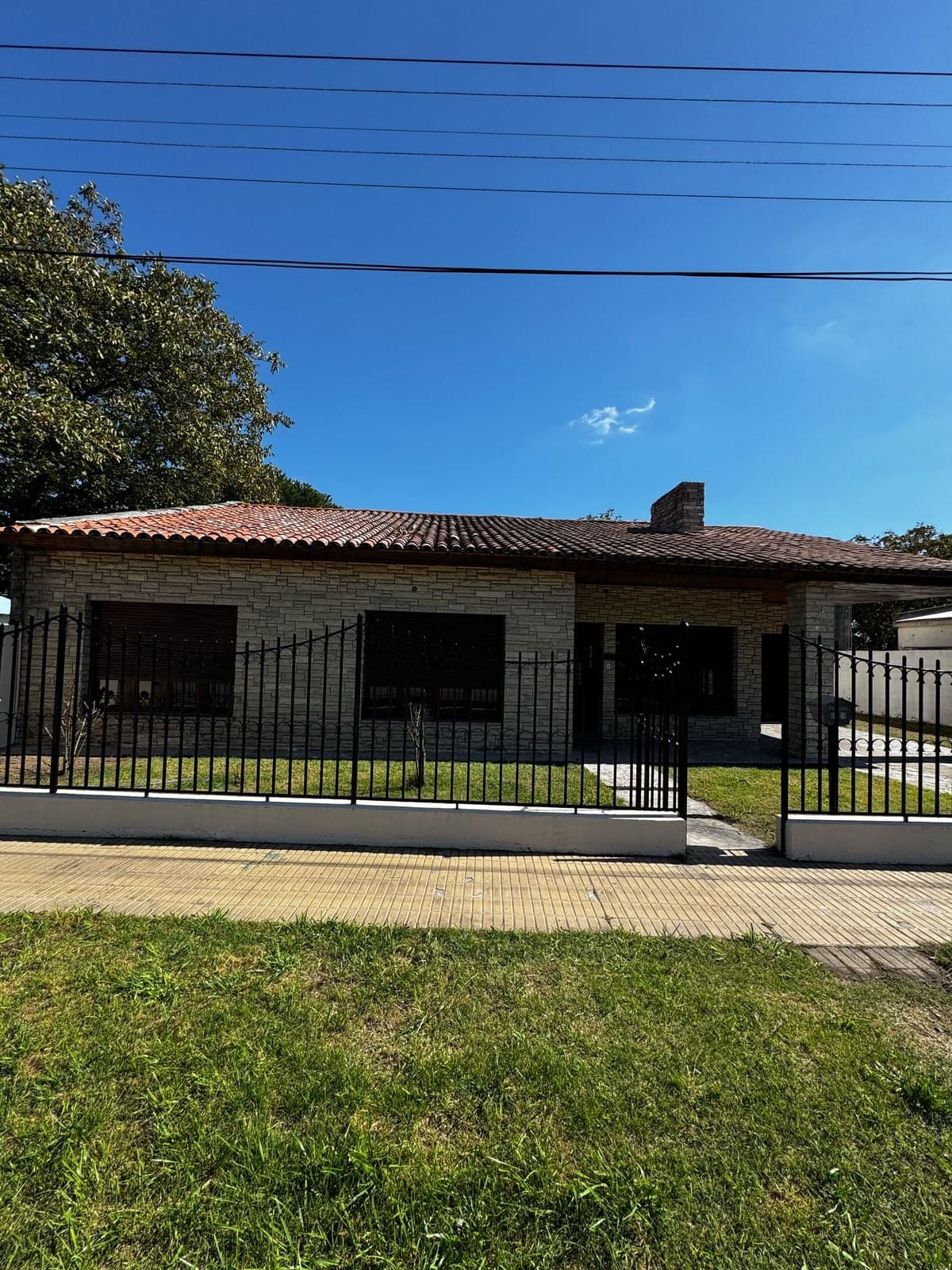 🏡 VENTA | Casa ubicada en Loma Negra 📍 Sobre Ruta