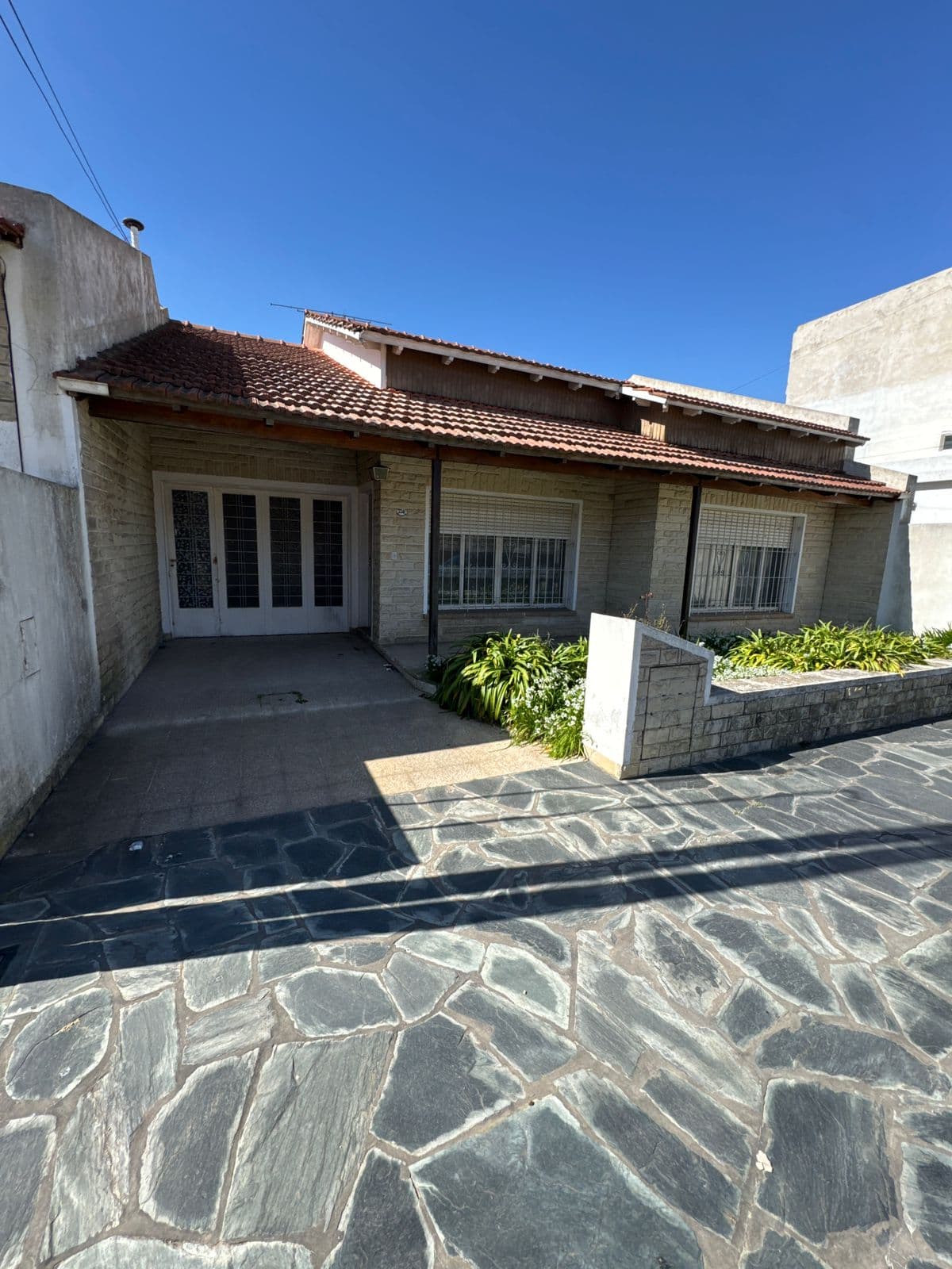 🏡 VENTA | Casa ubicada en Barrio Mariano Moreno 📍 Estrada 3341