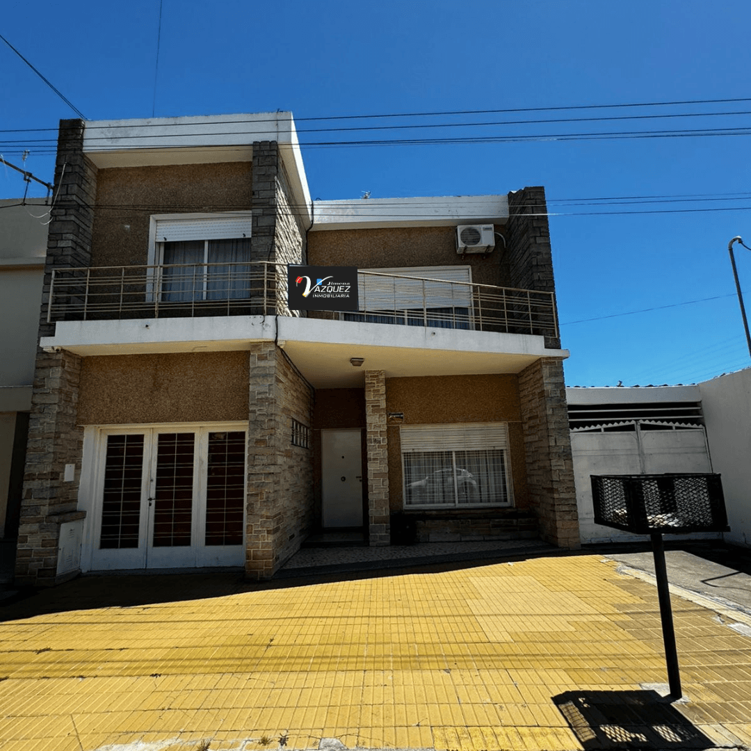 🏡 VENTA | Casa ubicada en barrio San Vicente 📍 Lamadrid N° 1853