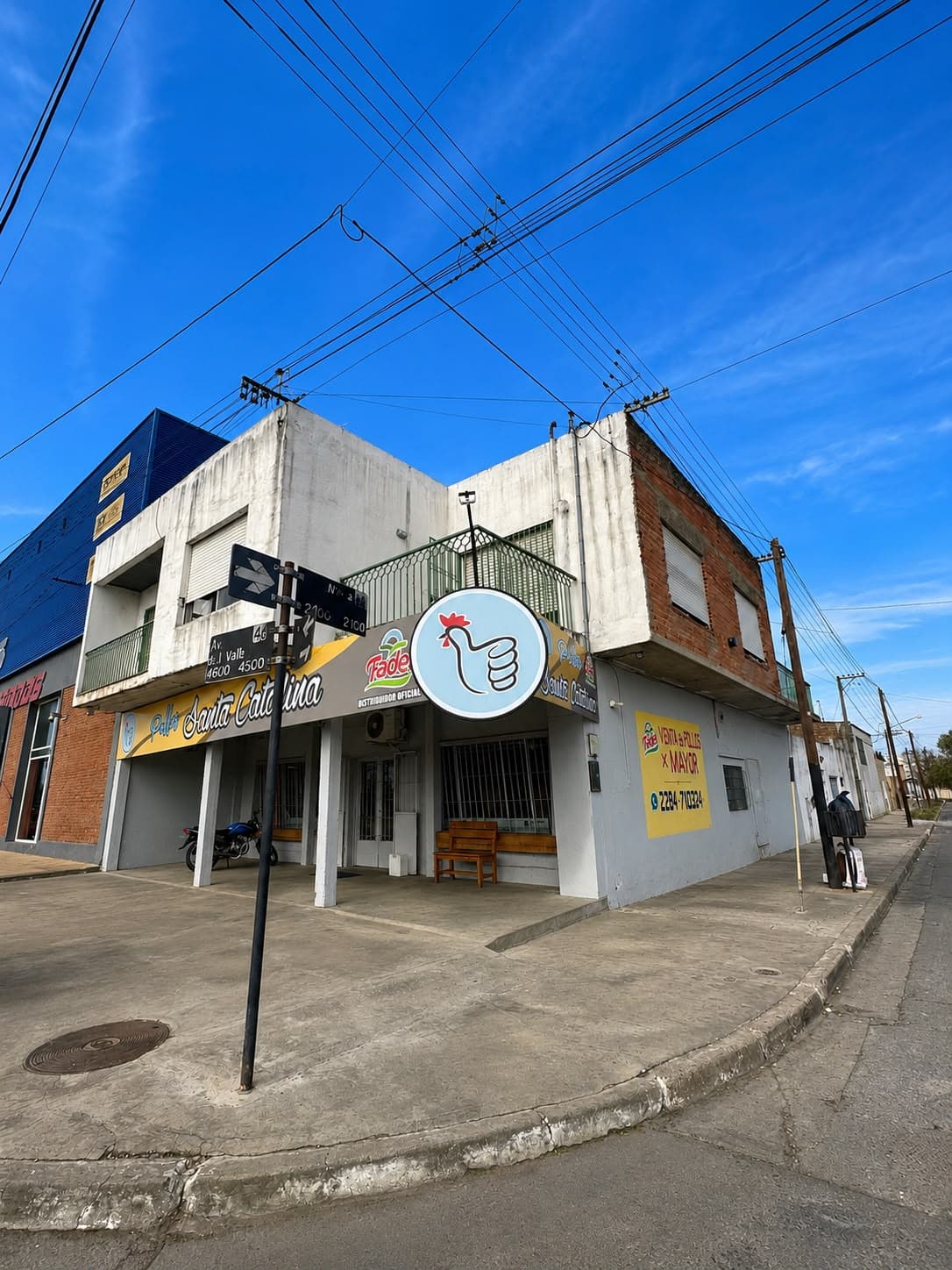 EN VENTA | PROPIEDAD EN ESQUINA CASA + LOCAL + GALPÓN 📍 Esquina de Del Valle y Moya